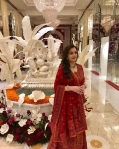 Nita-Ambani-at-the-temple-of-the-Mukesh-Ambani-house