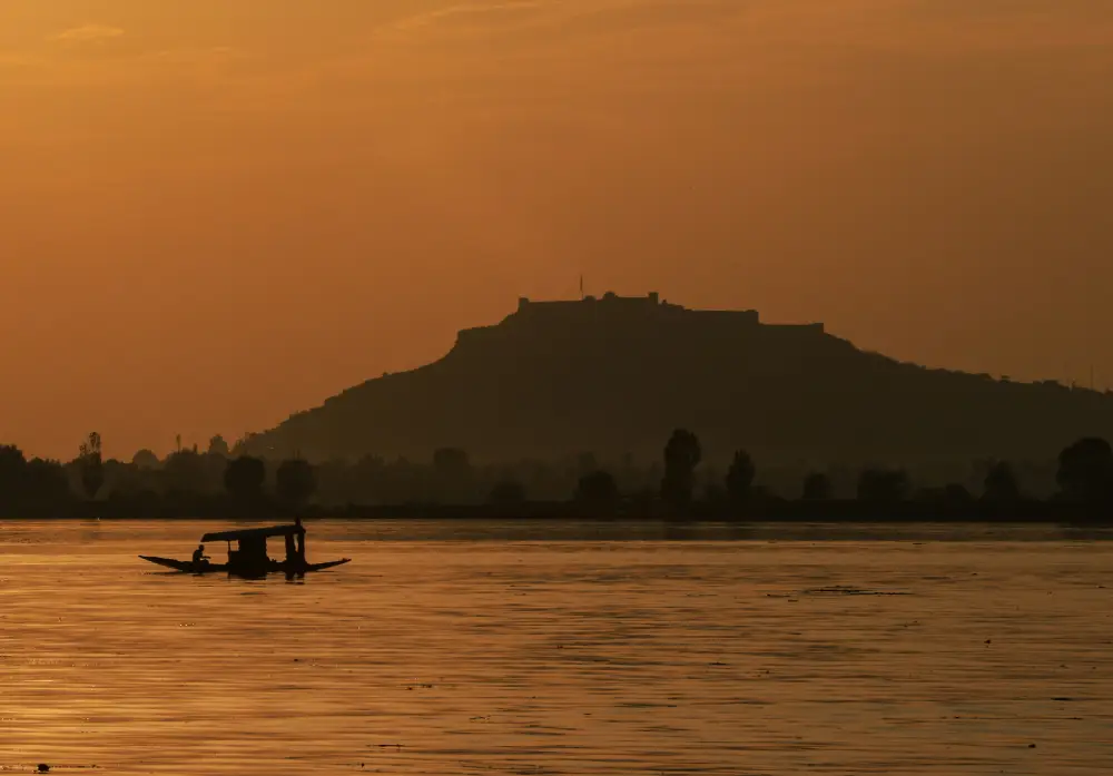 Hotel Rentals in Srinagar Dal Lake view 2025